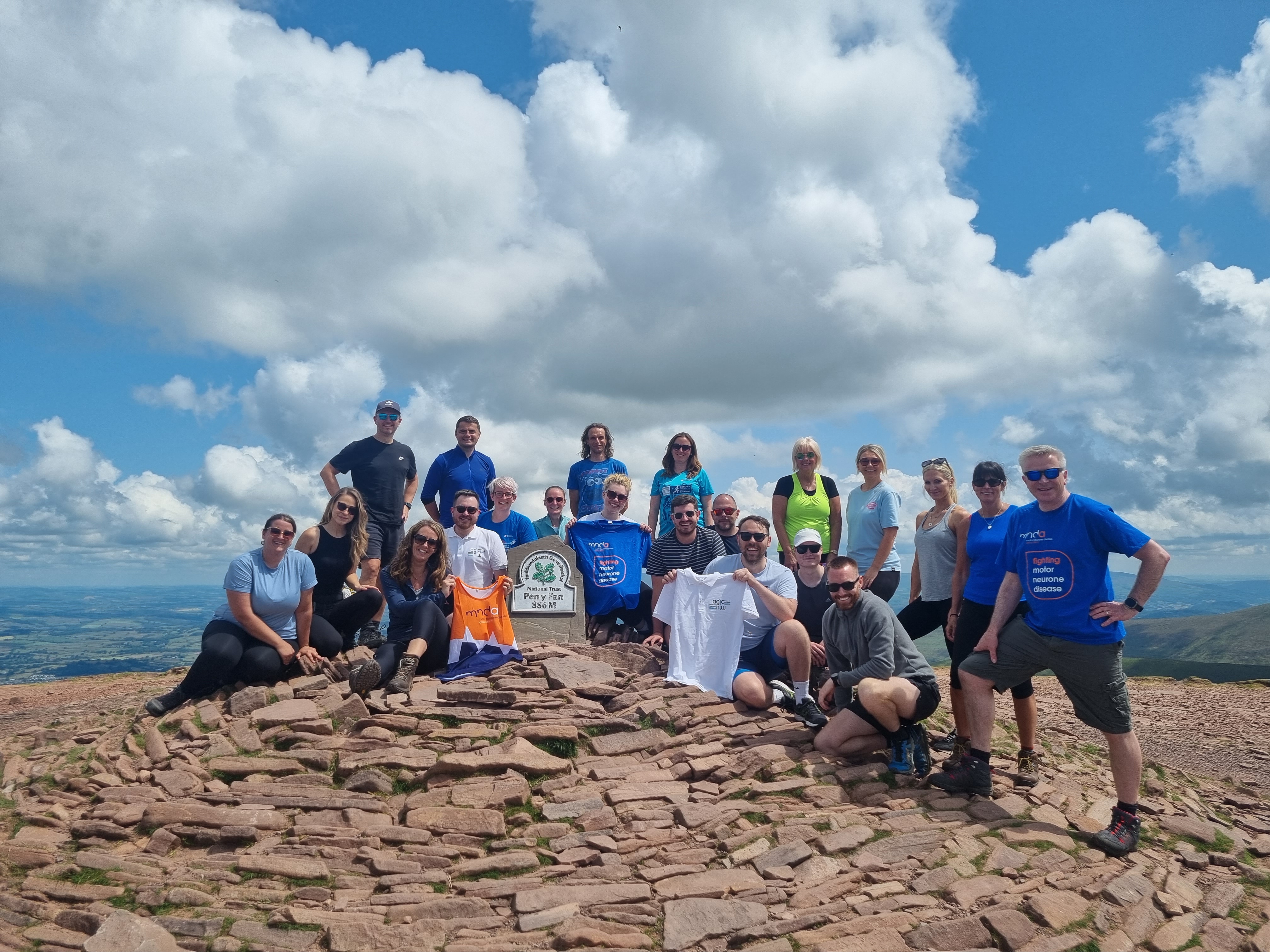 Staff AGIC ar ben Pen y Fan